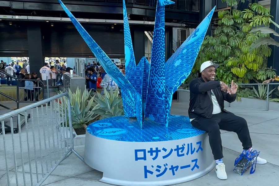 dodger stadium sculptures