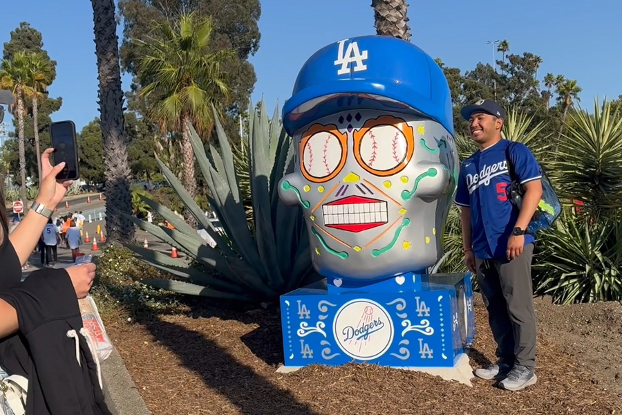 dodger stadium sculptures